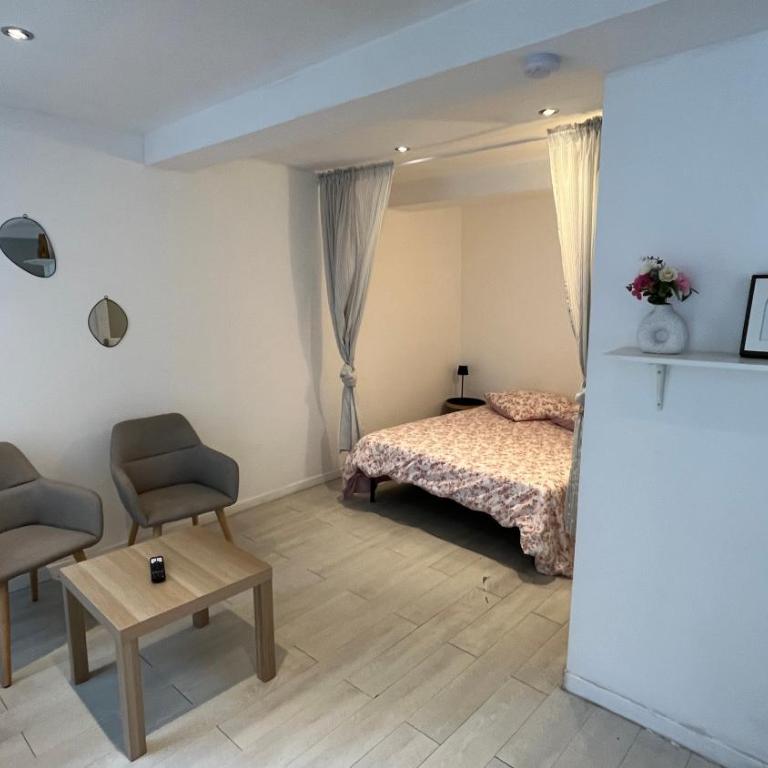 Zen Studio Center Toulon - One-Bedroom Apartment - 6