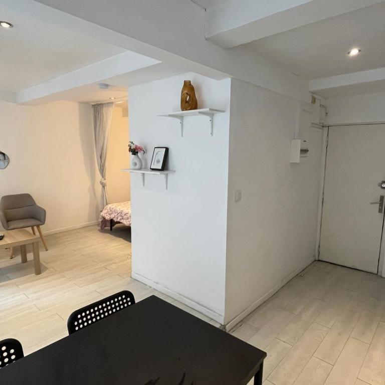 Zen Studio Center Toulon - One-Bedroom Apartment - 3
