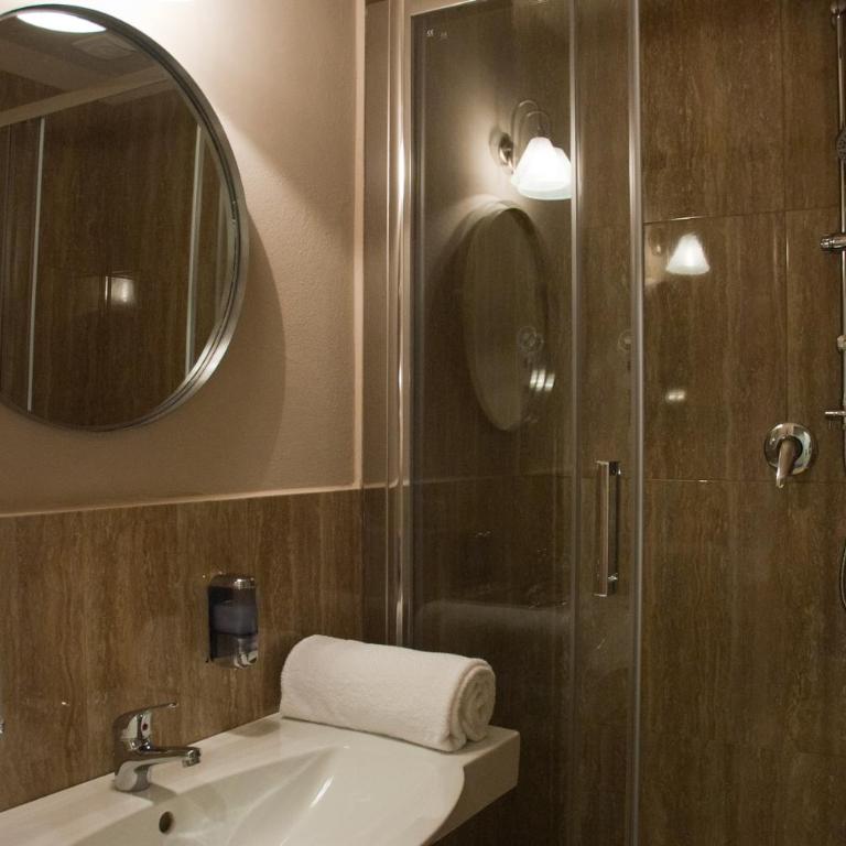 Nove Guest House - Double or Twin Room - 11