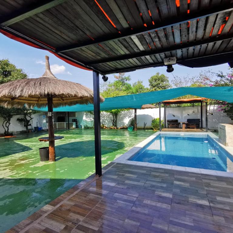 Casa mono ambiente y piscina. - Three-Bedroom Townhouse - 70