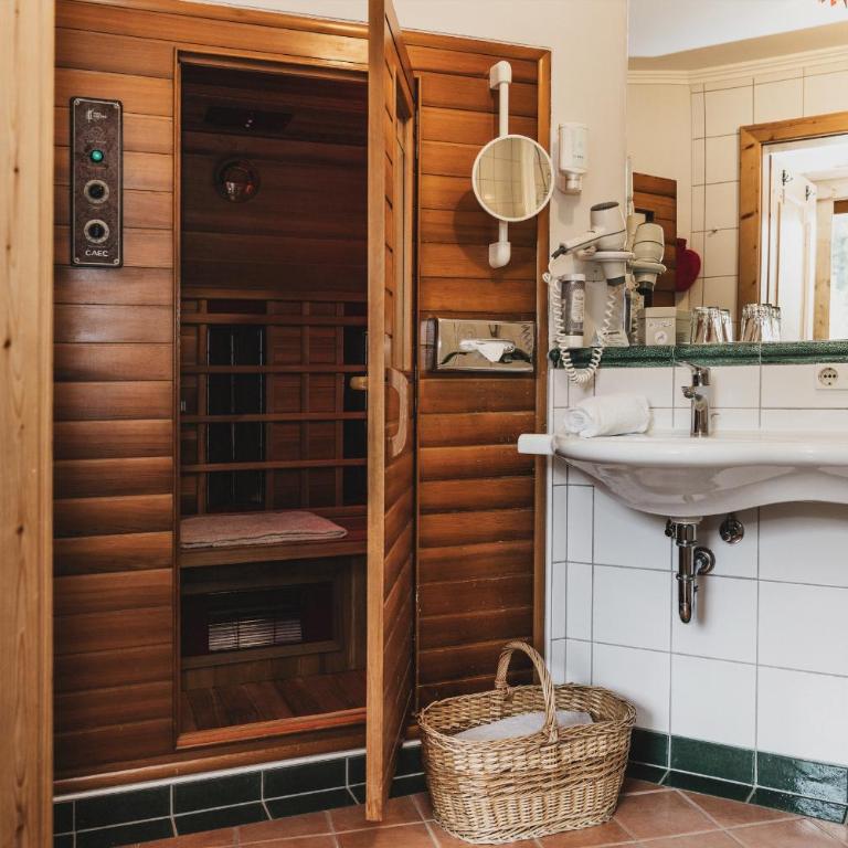 Seehotel Jägerwirt - Romantik Suite mit Sauna - 1