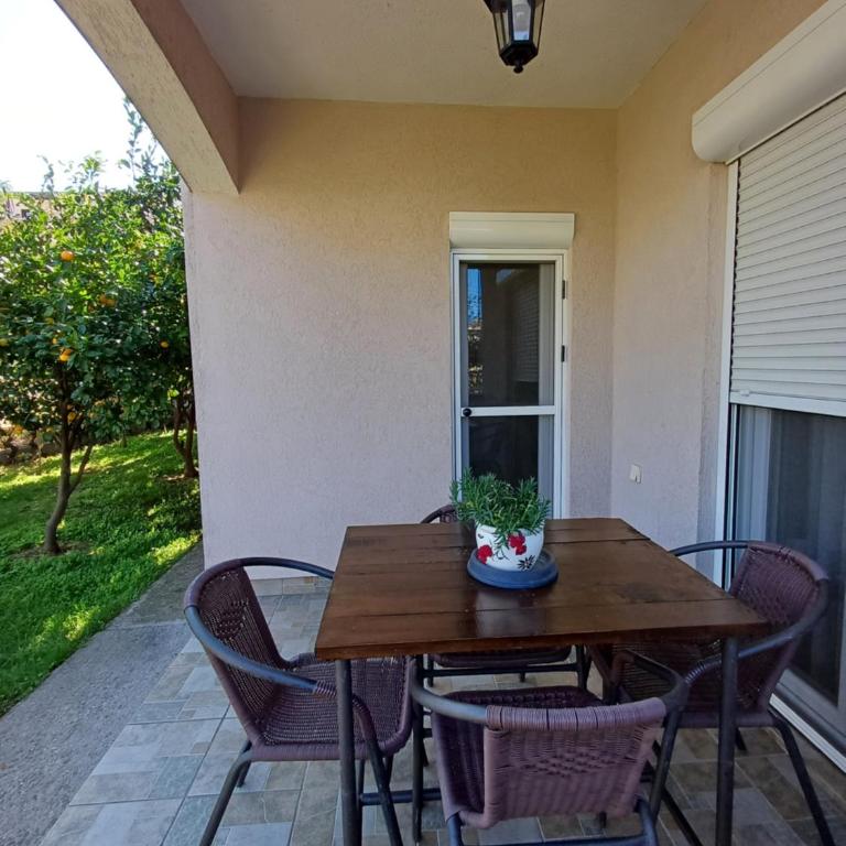 Entire house floor - 2-Bedroom Cozy & Peaceful Apartment - Two-Bedroom Apartment - 16