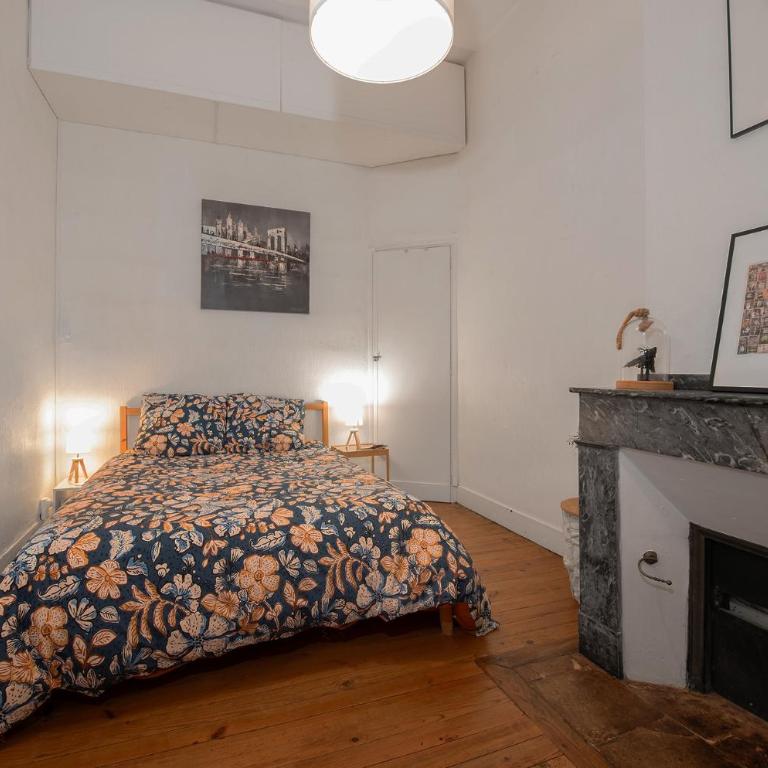 Appart 115m Hyper centre Toulouse - cœur Saint Sernin, 5 min Capitole - Parking public sous terrain 3 min - Two-Bedroom Apartment - 6