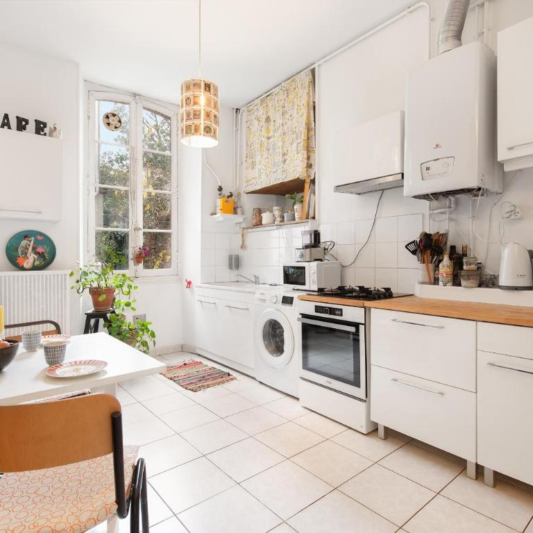 Appart 115m Hyper centre Toulouse - cœur Saint Sernin, 5 min Capitole - Parking public sous terrain 3 min - Two-Bedroom Apartment - 7