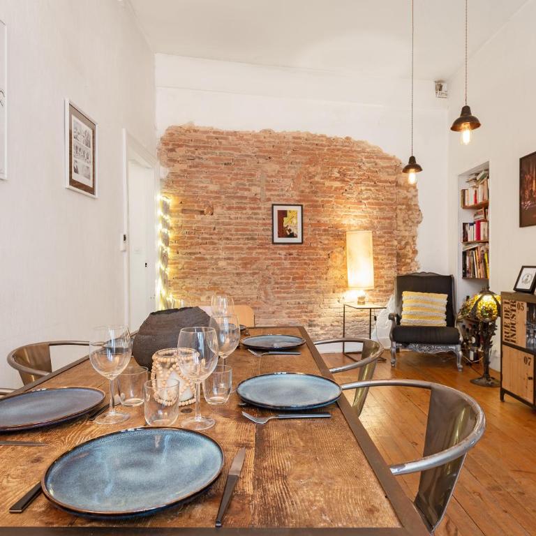Appart 115m Hyper centre Toulouse - cœur Saint Sernin, 5 min Capitole - Parking public sous terrain 3 min - Two-Bedroom Apartment - 13