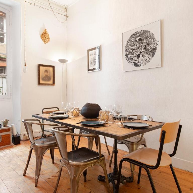 Appart 115m Hyper centre Toulouse - cœur Saint Sernin, 5 min Capitole - Parking public sous terrain 3 min - Two-Bedroom Apartment - 1