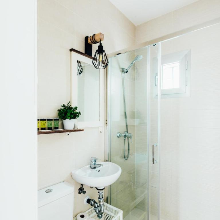 Orquideas Ground Floor with AC and Wifi - One-bedroom Loft Apartment - 17