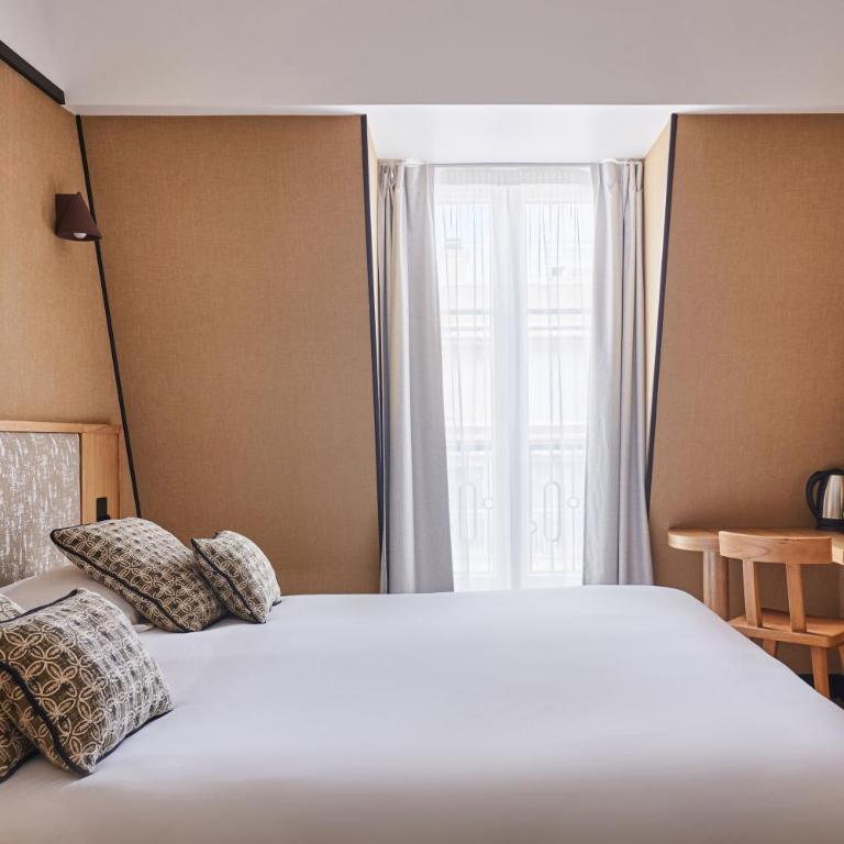 Amiral-Fondary - Superior Double Room - accessible by stairs only - 9