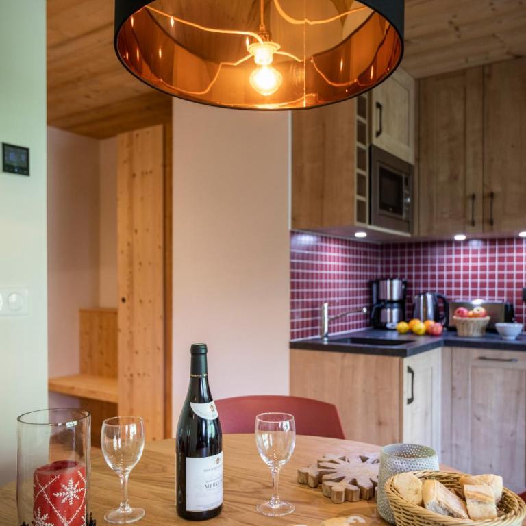 Chalet Hôtelier LES EQUINOXES - VAL D'ISERE - Appartement avec Balcon - 4