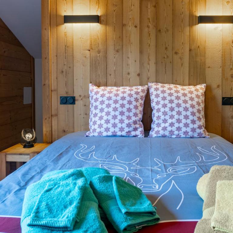Chalet paisible 3 étoiles Sauna, Cheminée, Terrasse Sud, Vue montagne, Bois & Pierre authentique et confort moderne - Chalet - 38