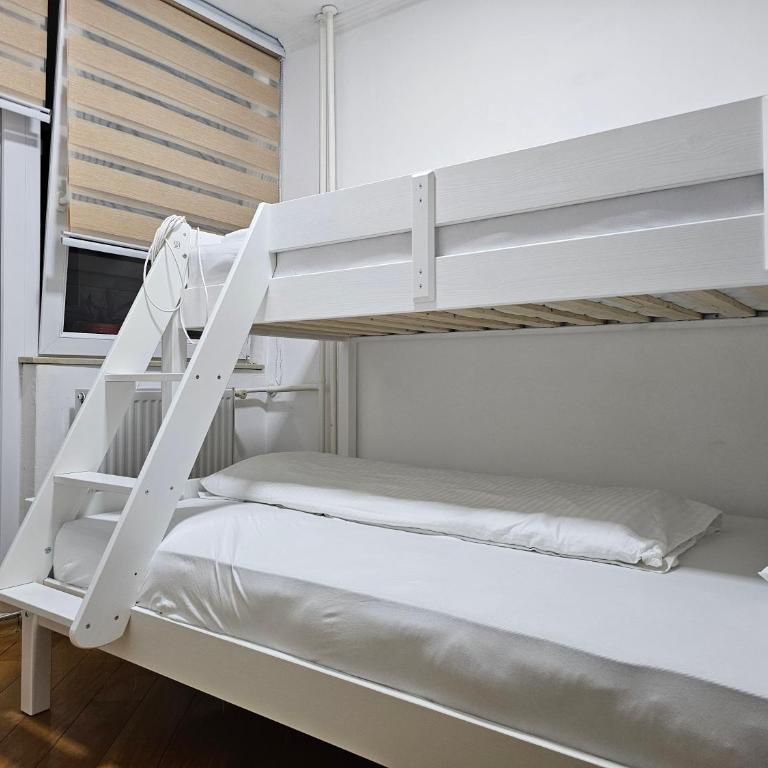 Ramonda Apartment Banja Luka - Three-Bedroom Apartment - 13