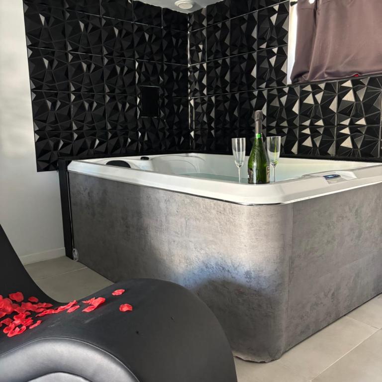 LoveRoom & Spa - Sanary sur mer - Le Nid Secret - Suite - 10