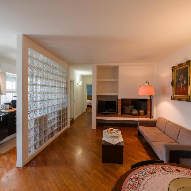 La Casa di Giò - Appartamento Deluxe con 2 Camere da Letto e Balcone - 16