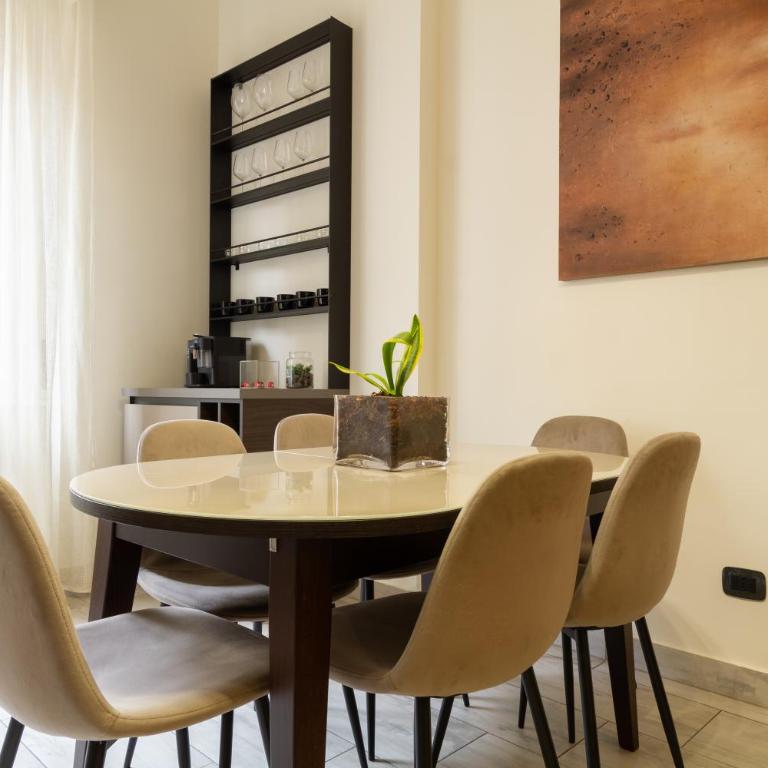 Stylish Stay in Bocconi with Patio - Porta Romana - Appartamento con 2 Camere da Letto e Balcone - 2
