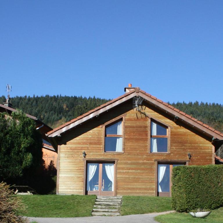 Chalet spacieux à Gérardmer avec terrasse et équipements familiaux - FR-1-589-65 - Maison de Vacances - 1