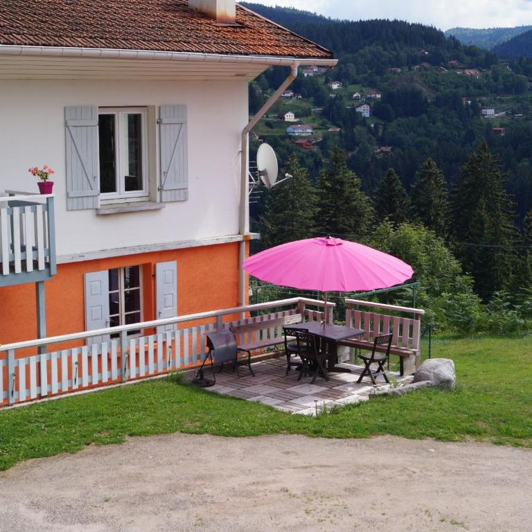 Gîte chaleureux avec terrasse privée à Gérardmer - FR-1-589-159 - Maison de Vacances (2 Adultes) - 1