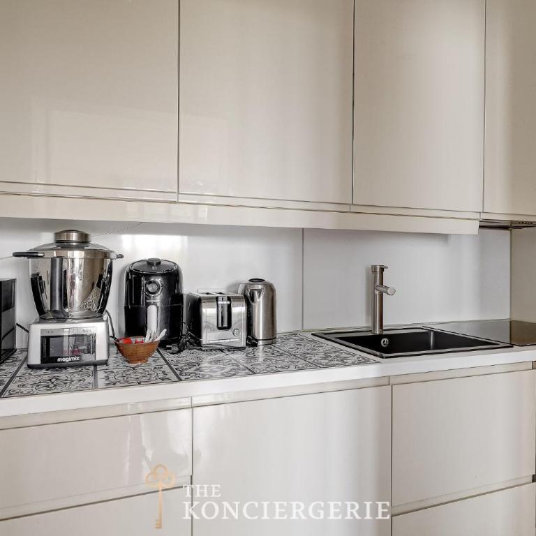 Appartement de 3 chambres avec Balcon à proximité de l'Arc de triomphe - Appartement - 17