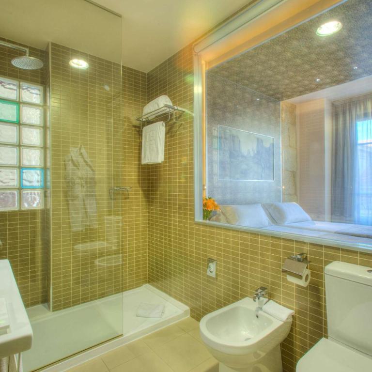NH Ourense - Habitación Familiar (2 adultos + 1 niño) - 7