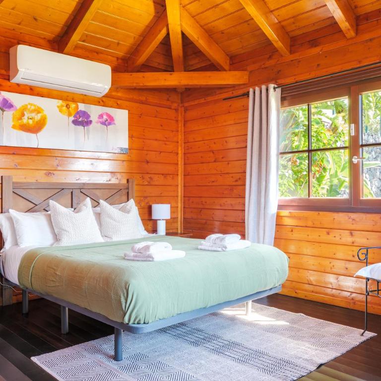 Wooden House with Private Pool Lush Garden - Casa - 28