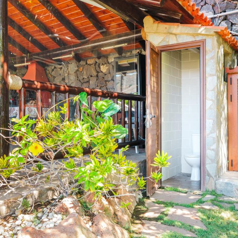 Wooden House with Private Pool Lush Garden - Casa - 34