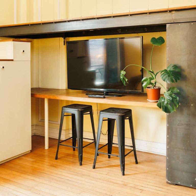 Historic Loft Overlooking Plaza de Armas - One-Bedroom Apartment - 20