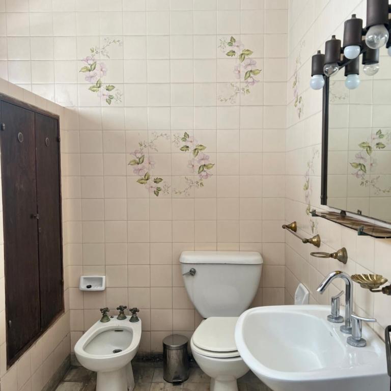 Dormitorio en casa de familia - Quadruple Room with Private Bathroom - 8