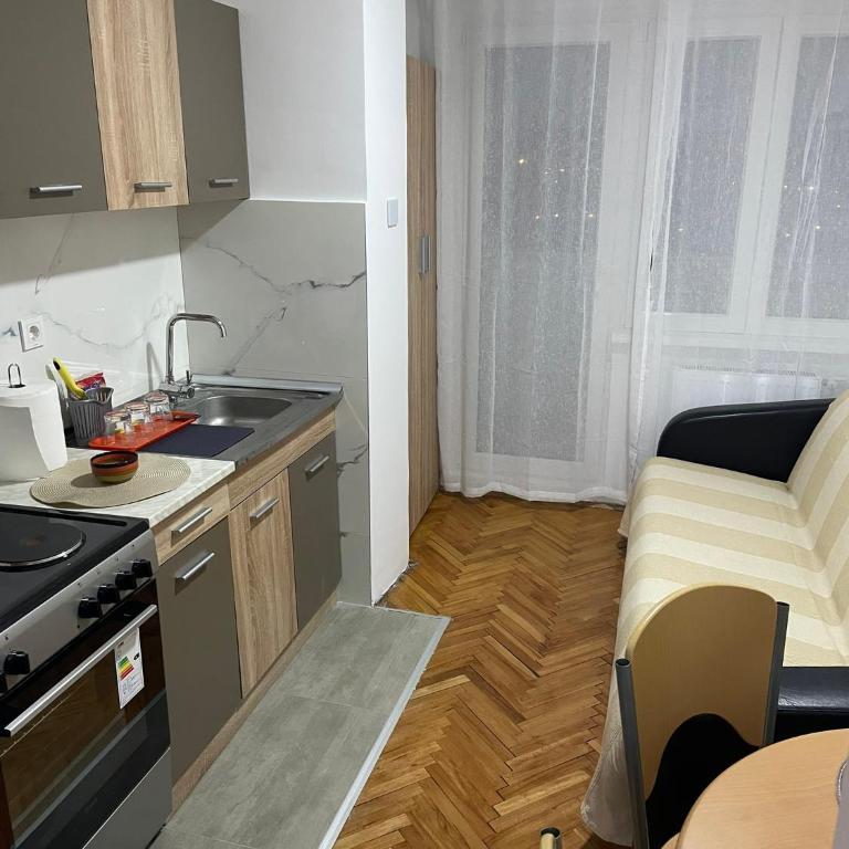 Panorama centar, free parking - Two-Bedroom Apartment - 3