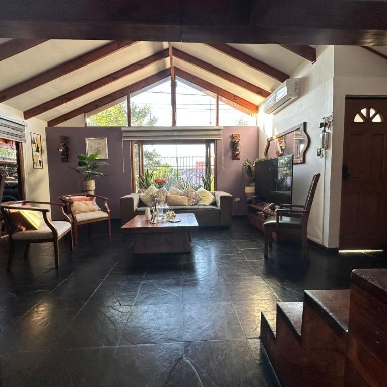 Terracota Travel Lodge Aeropuerto Stgo - Five-Bedroom House - 15