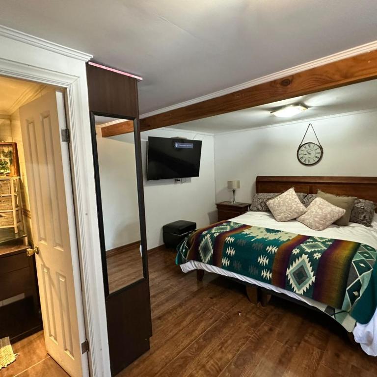 Terracota Travel Lodge Aeropuerto Stgo - Five-Bedroom House - 18