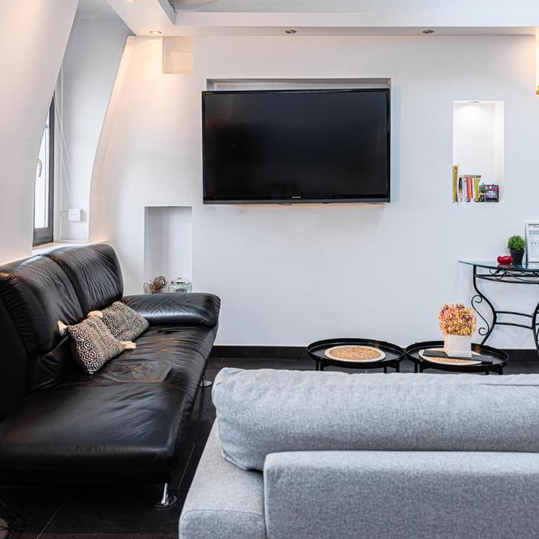 La Parenthèse- Place Martroi- Vue- Clim réversible - One-Bedroom Apartment - 1