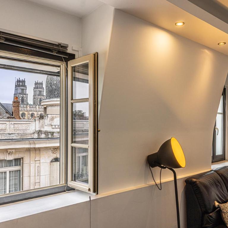 La Parenthèse- Place Martroi- Vue- Clim réversible - One-Bedroom Apartment - 9