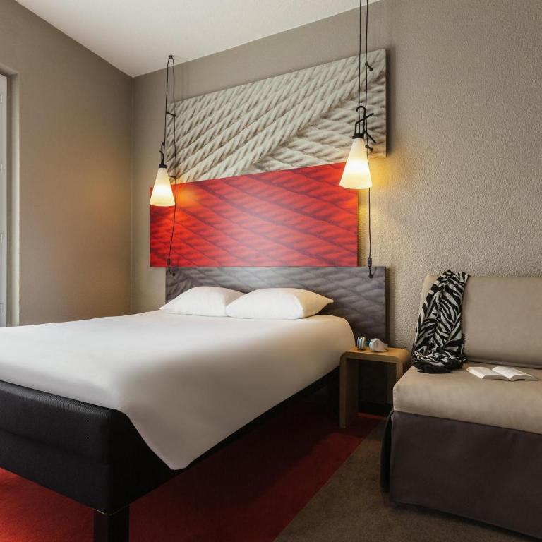 ibis Paris Gare De L'Est TGV - Chambre Double Standard avec 1 Lit Double et 1 Lit Simple Lit - Non-Fumeurs - 3