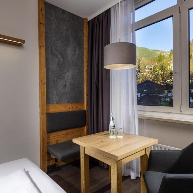 Sunday Hotel Garmisch Partenkirchen - Standard Zimmer mit Queensize-Bett - 6