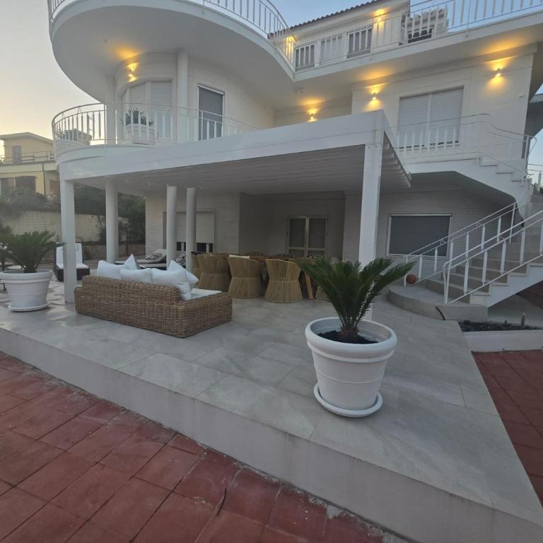 Villa Bianca con accesso diretto alla spiaggia - Villa Fronte Spiaggia - 4