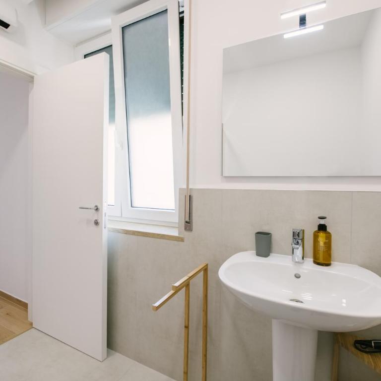 Caterina Guest House - Camera Matrimoniale con Bagno Privato - 13
