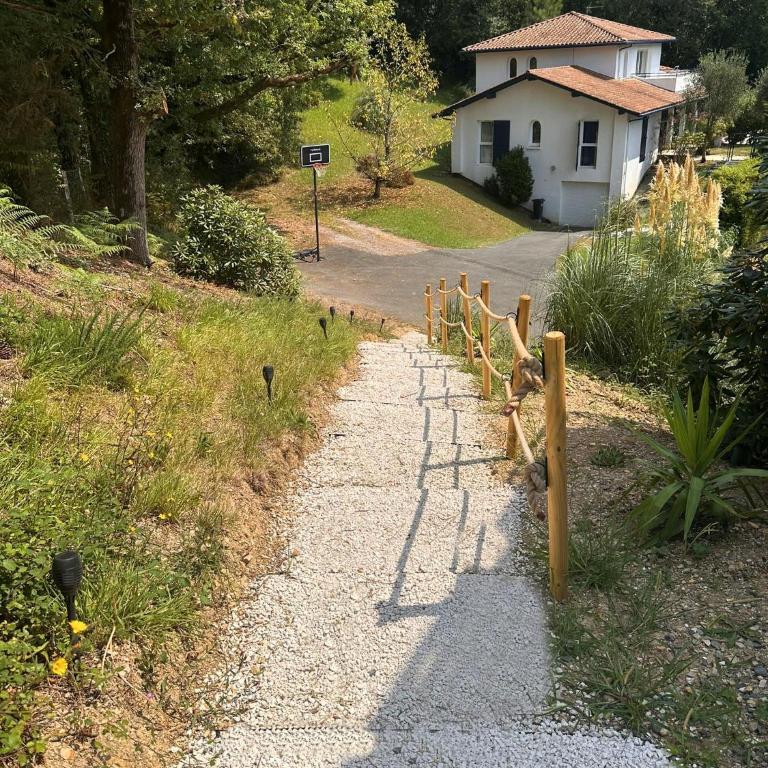 Appartement Egoitza dans les pins Guéthary - Apartamento con vistas al jardín - 18
