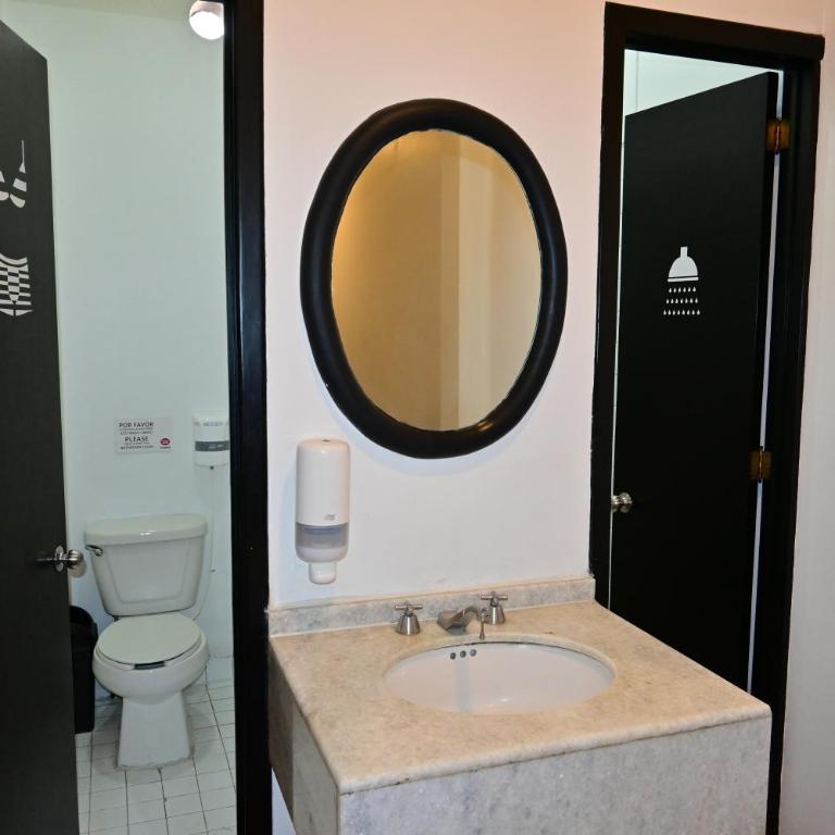 Hostel Mundo Joven Catedral - Double Room with Shared Bathroom - 5