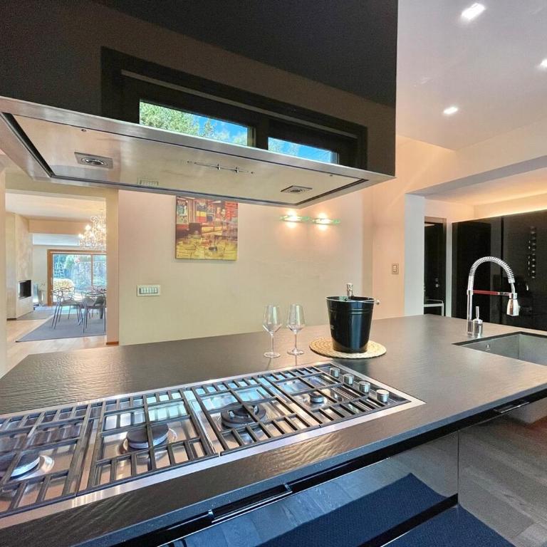 V&E Luxury Villa - Three-Bedroom Villa - 13