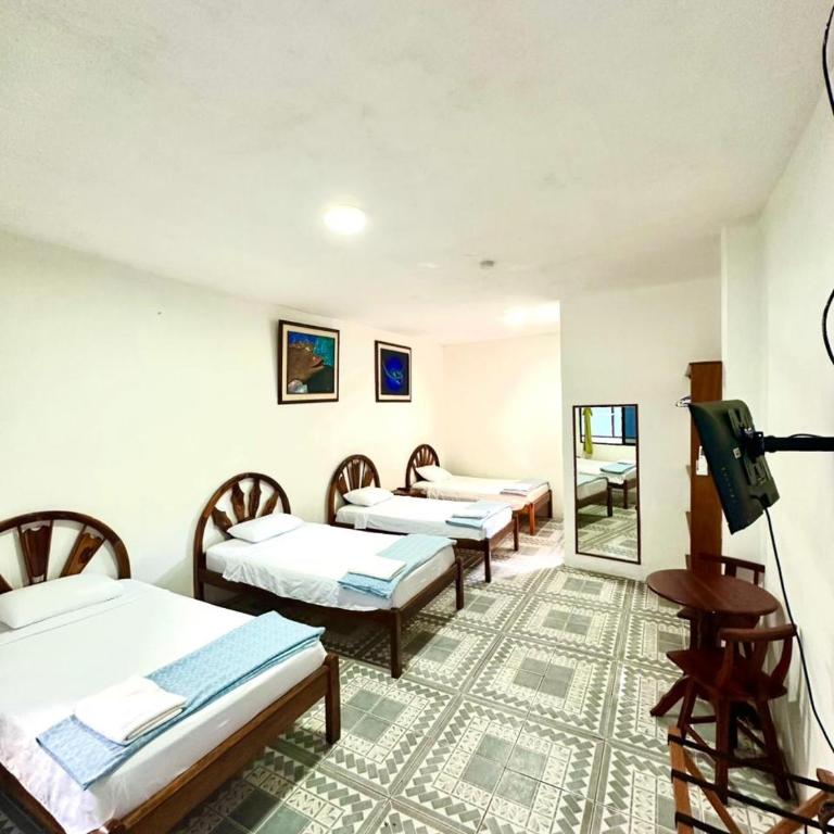 Hostal Gardner - Quadruple Room - 6