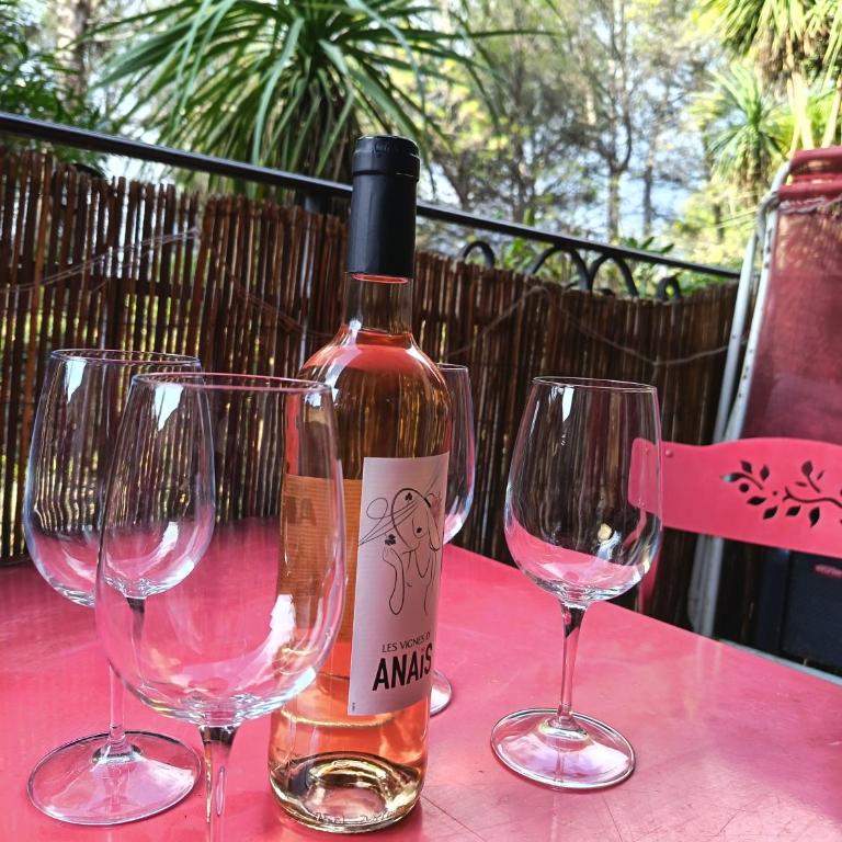 Bright & Calm 50qm - 10 min Antibes - 15 min Cannes - Pool & Tennis - Appartement 1 Chambre - 5