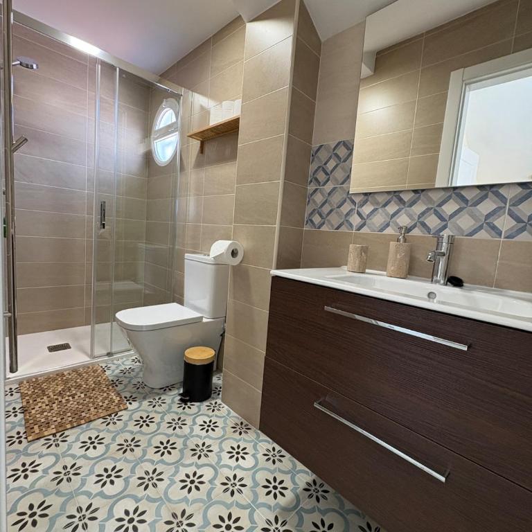 Luxury Villa with Panorama View and Heated Pool - Five-Bedroom House - 5