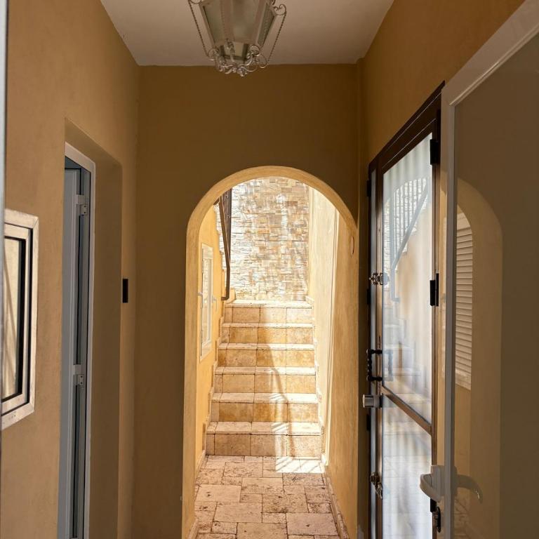 Luxury Villa with Panorama View and Heated Pool - Five-Bedroom House - 37