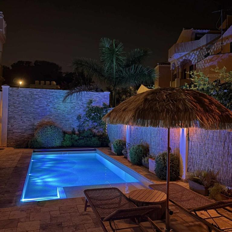 Luxury Villa with Panorama View and Heated Pool - Five-Bedroom House - 65