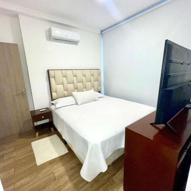Moderno departamento en Equipetrol - Apartamento de 2 dormitorios - 3