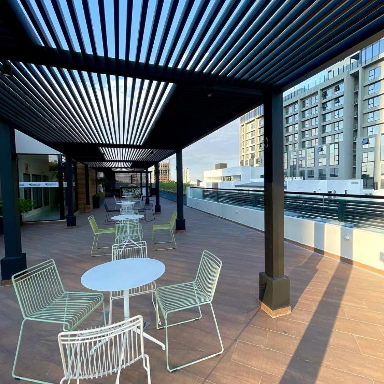 Moderno departamento en Equipetrol - Apartamento de 2 dormitorios - 7