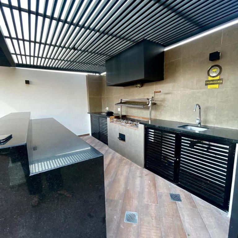 Moderno departamento en Equipetrol - Apartamento de 2 dormitorios - 19
