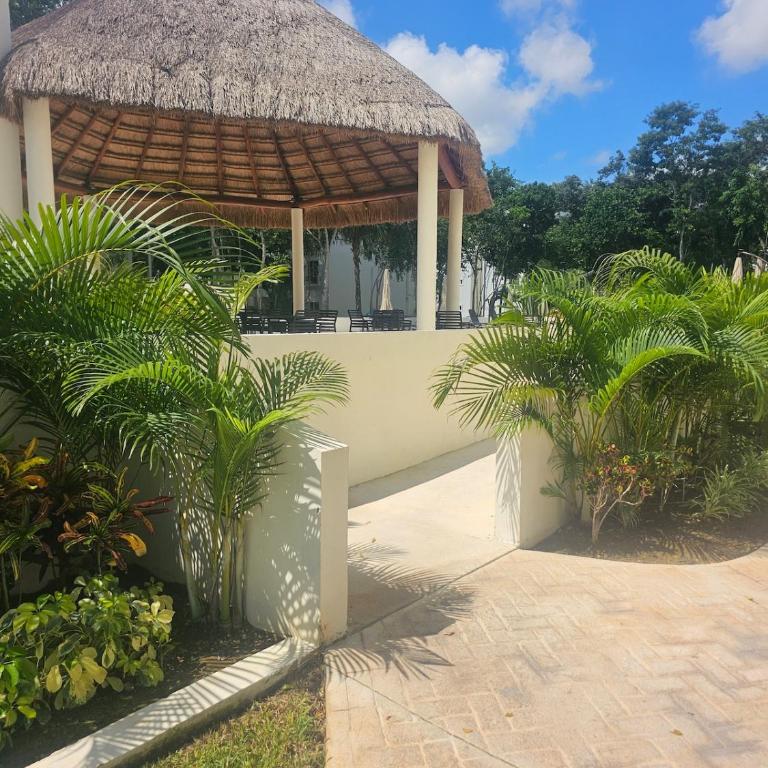Ground floor condominium at the foot of the pool - Three-Bedroom Apartment - 7