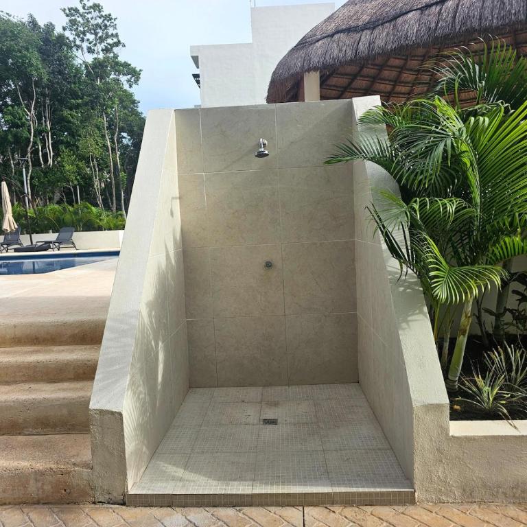 Ground floor condominium at the foot of the pool - Three-Bedroom Apartment - 12