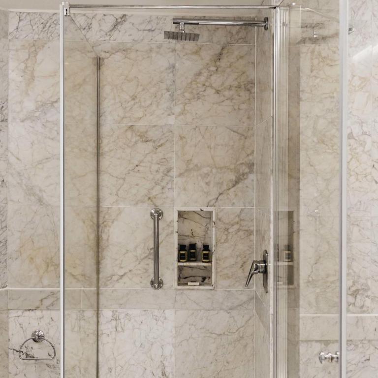 Sofitel Buenos Aires Recoleta - Habitación Superior - 1 cama extragrande o 2 camas individuales - 5