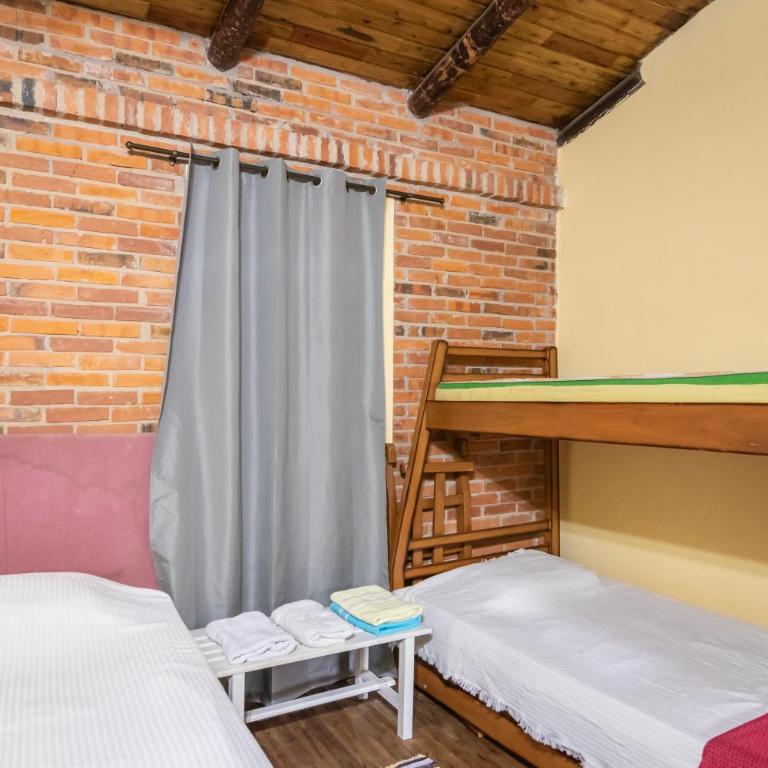 Casa Angi, con jardín y piscina en Sanber - Three-Bedroom House - 36